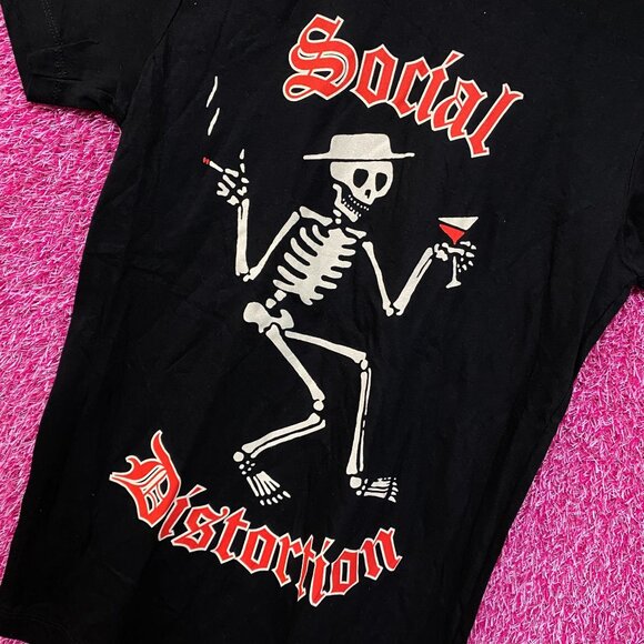 Social Distortion Skelly Drinking & Smoking Punk Band Tee S - Picture 4 of 4